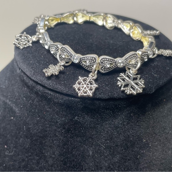 Silver Snowflake Stretch Charm Bracelet - Picture 3 of 7